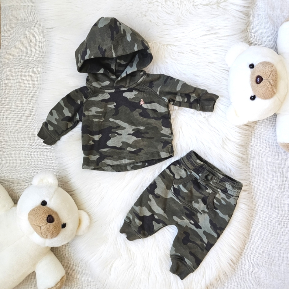 🧸 GAP Baby Camo Hoodie & Jogger Set — Size 3-6 Months